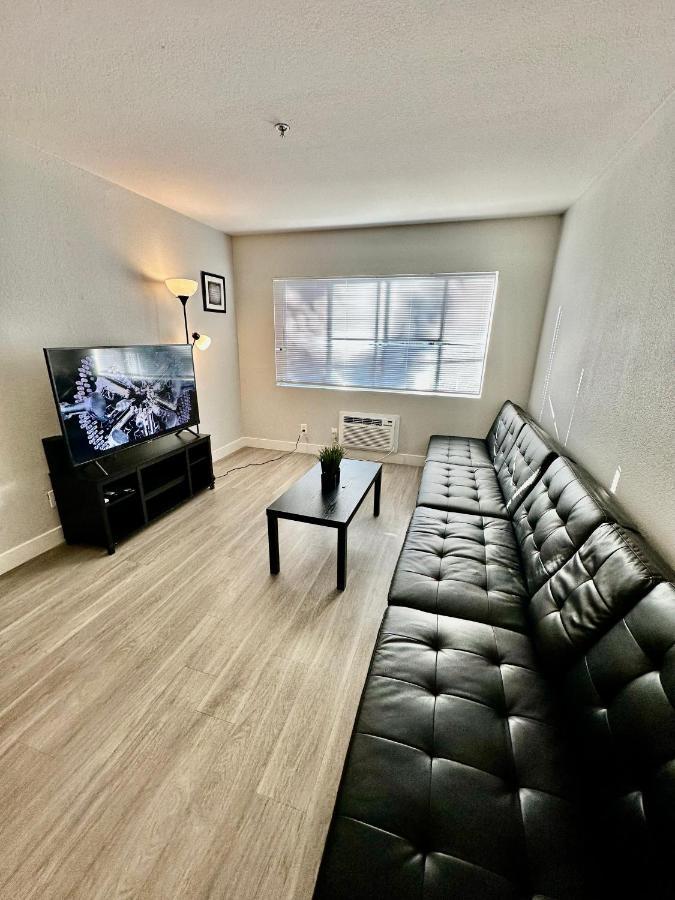 Entire Apartment + Parking Лос-Анджелес Екстер'єр фото